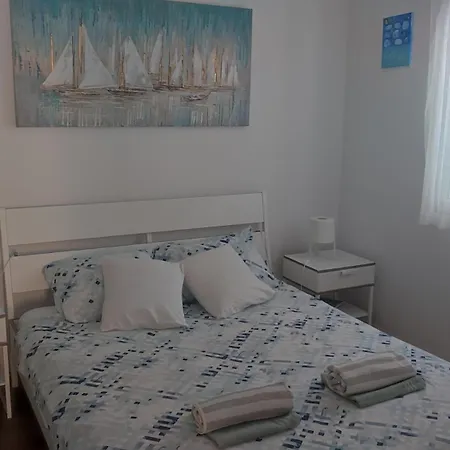 Dream House-otok * Vir